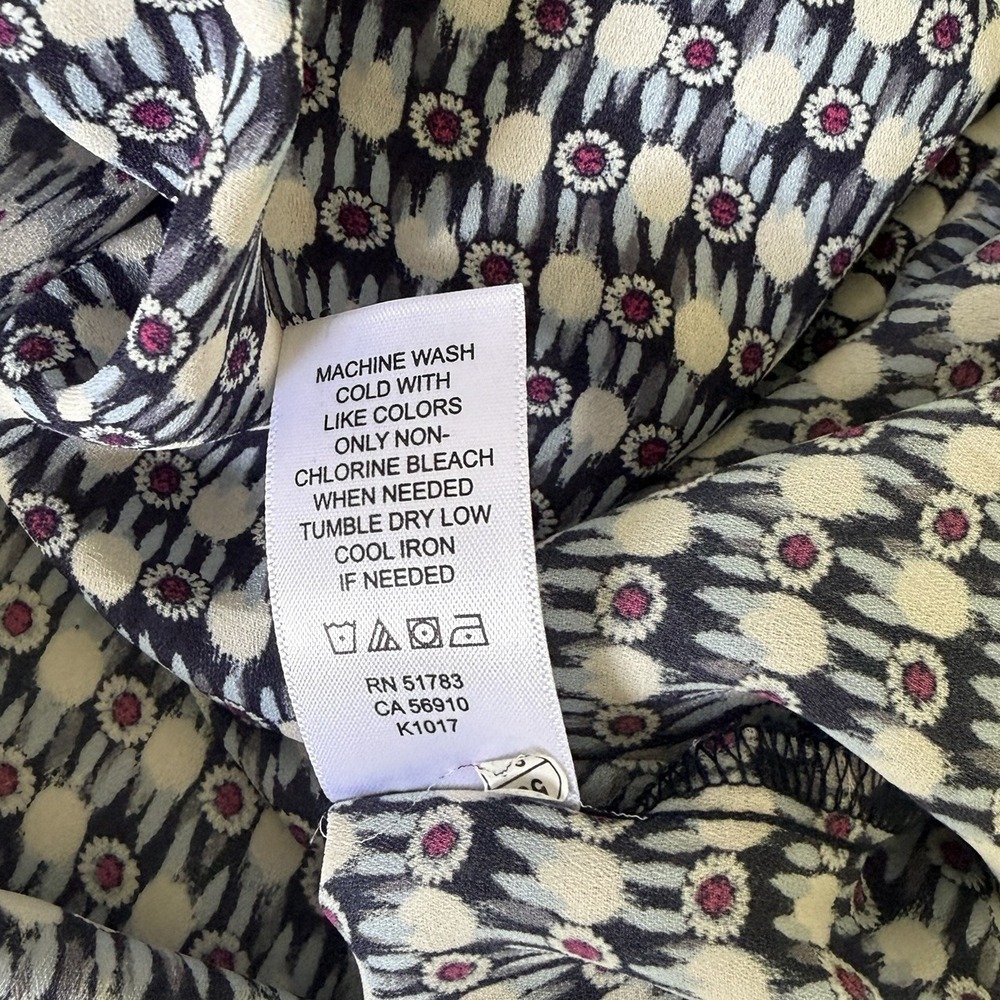 Maurices 3X Blue Geometric Print Blouse Zip Front Pocket Faux Wrap V Neck Top - Picture 9 of 9
